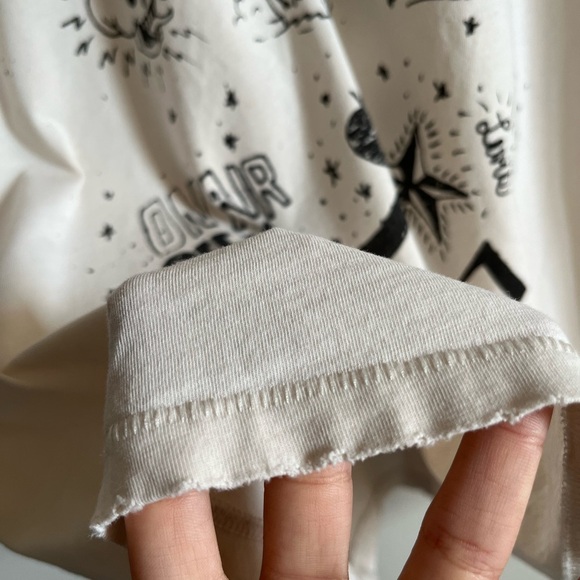 LEVI’s Graphic Tee - Picture 4 of 10